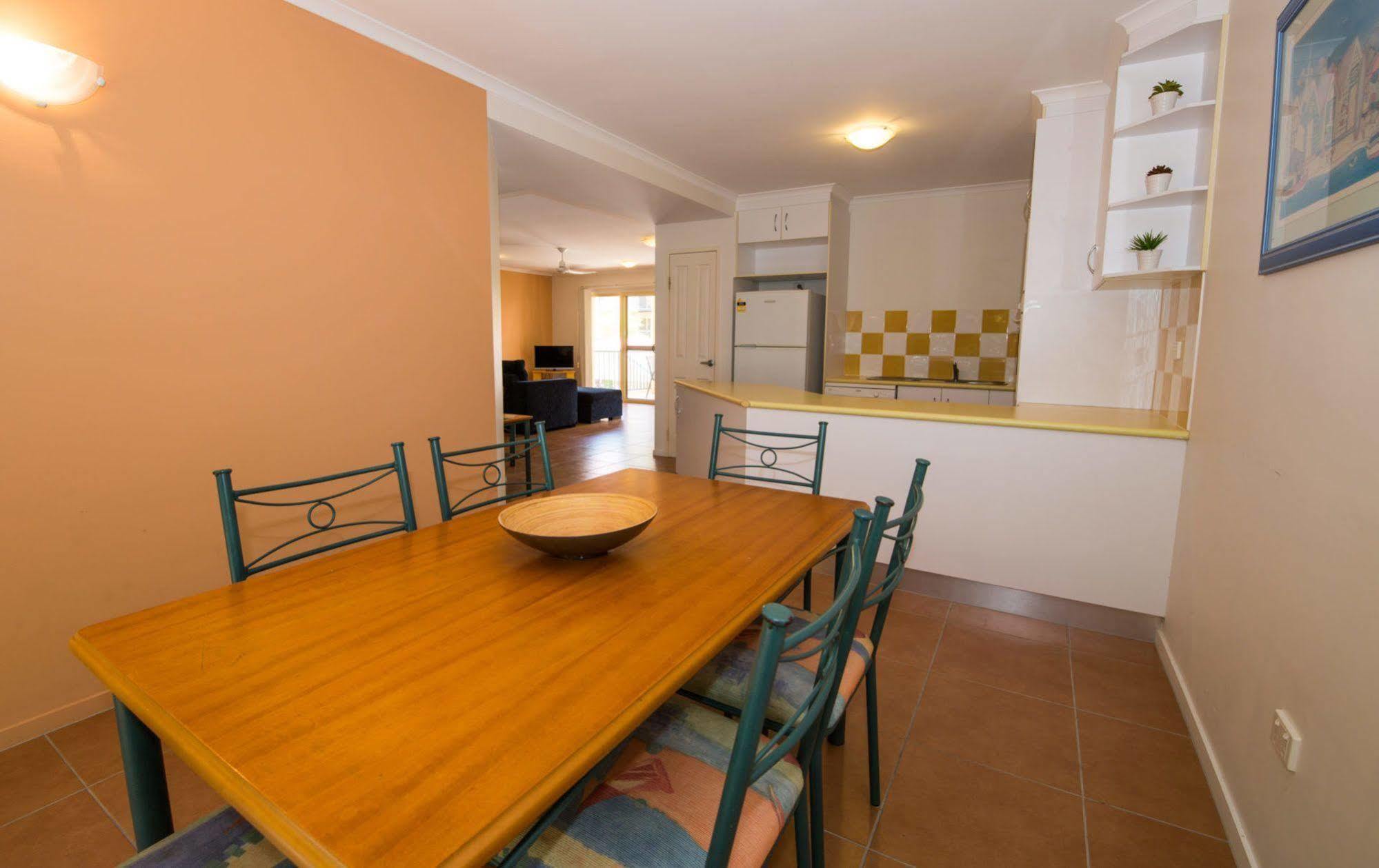 איירלי ביץ' At Beach Court Holiday Villas מראה חיצוני תמונה