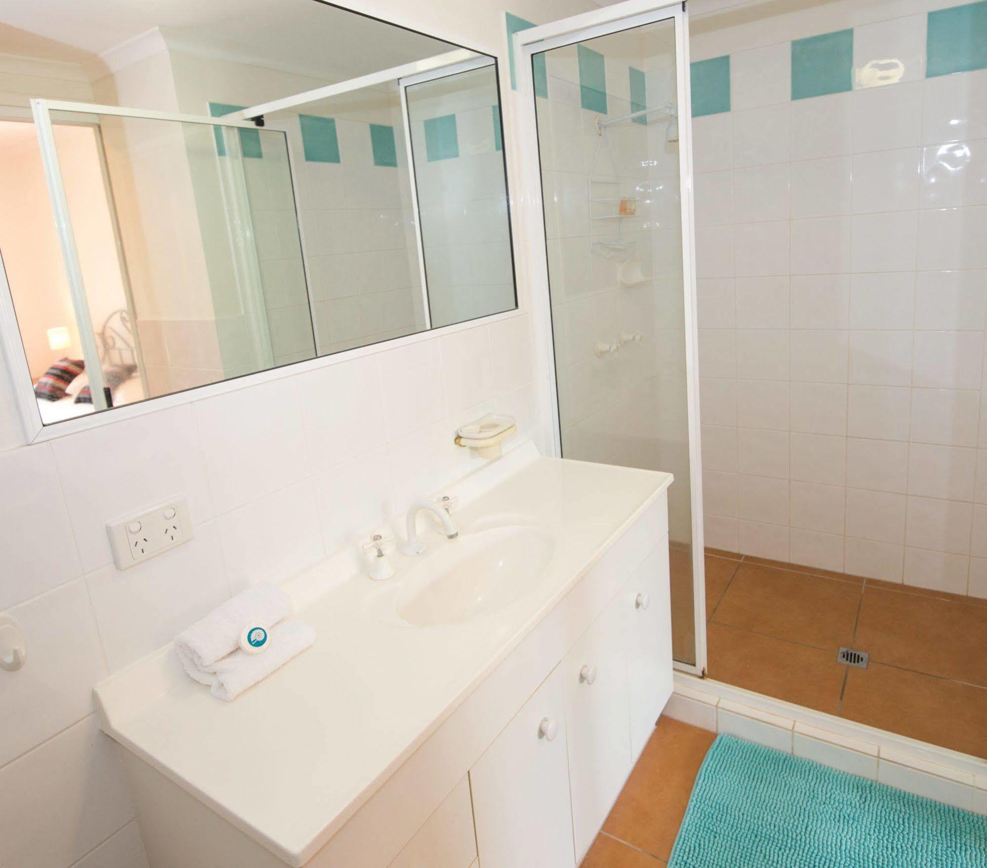 איירלי ביץ' At Beach Court Holiday Villas מראה חיצוני תמונה