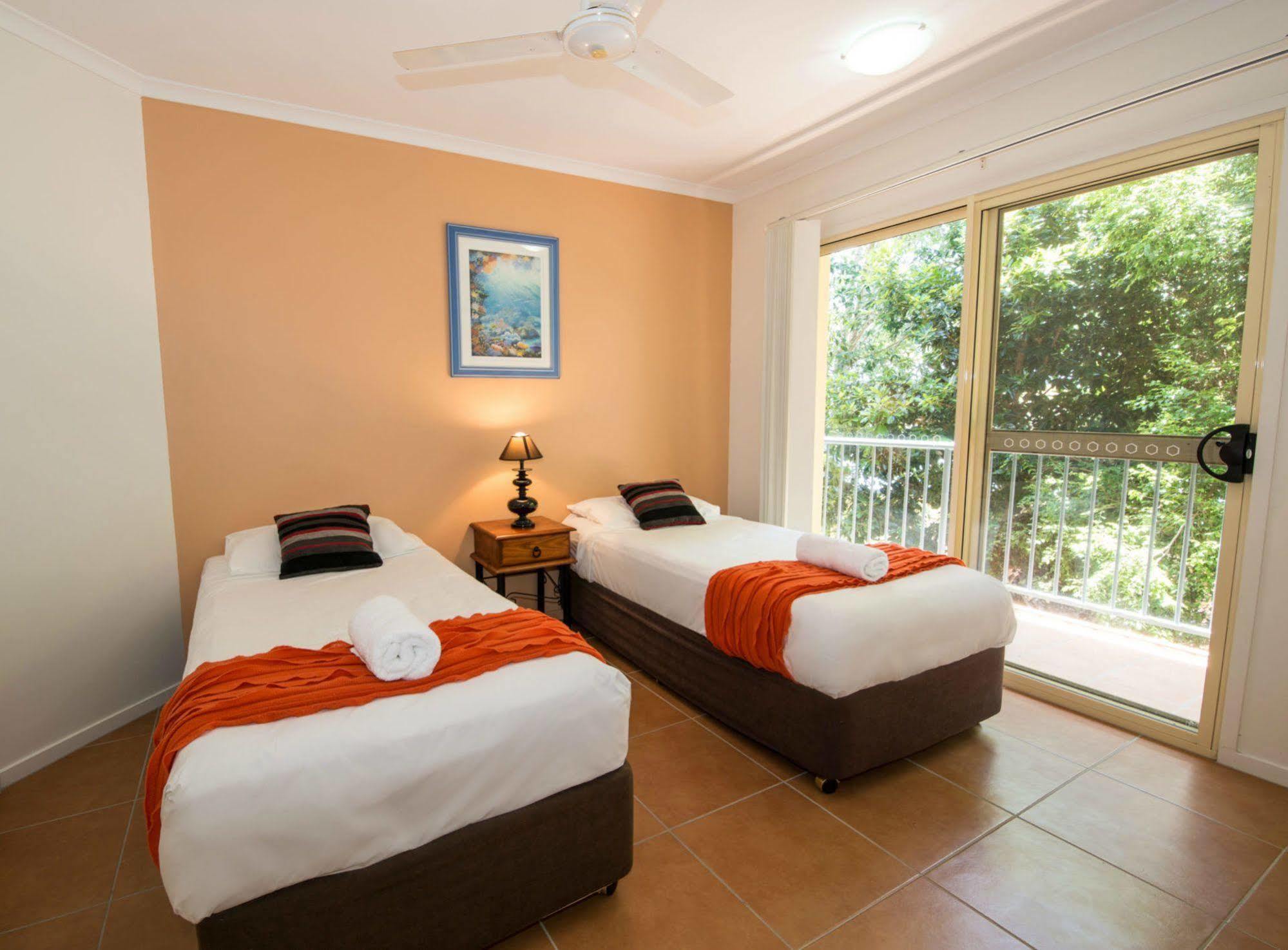 איירלי ביץ' At Beach Court Holiday Villas מראה חיצוני תמונה